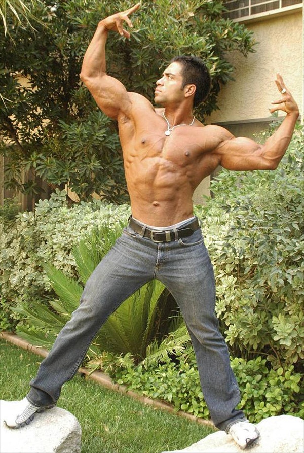 muscle guys in skinny jeans